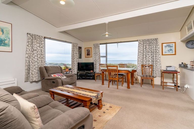 Photo of property in 14 Winston Place, Kew, Dunedin, 9012
