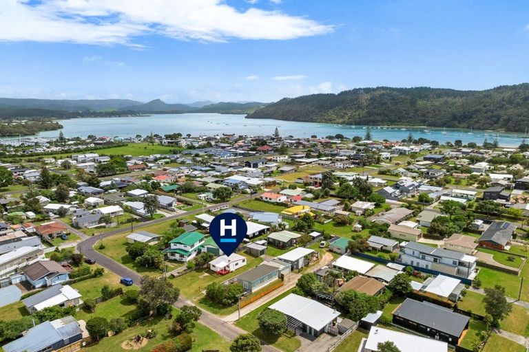 Photo of property in 104a The Square, Whangamata, 3620