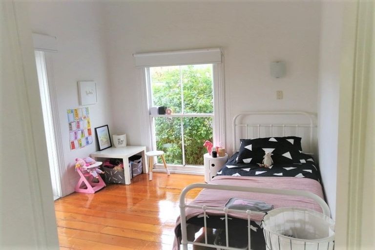 Photo of property in 18 Trinidad Road, Sunnynook, Auckland, 0620