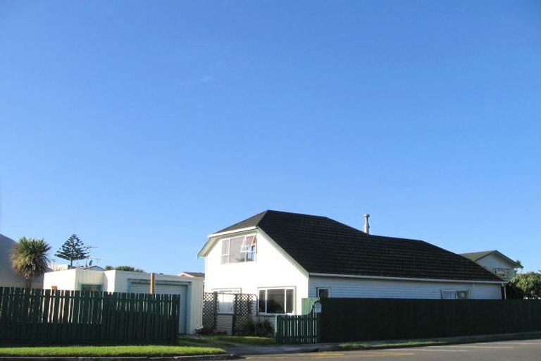 Photo of property in 4 Toms Road, Titahi Bay, Porirua, 5022