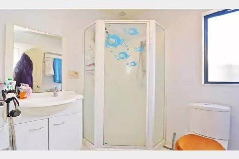 Photo of property in 10 Lockington Avenue, Henderson, Auckland, 0612