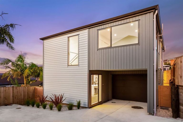 Photo of property in 152c Luckens Road, West Harbour, Auckland, 0618