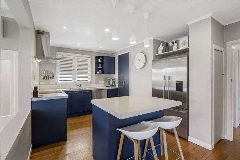 Photo of property in 46 Sylvan Avenue, Northcote, Auckland, 0627