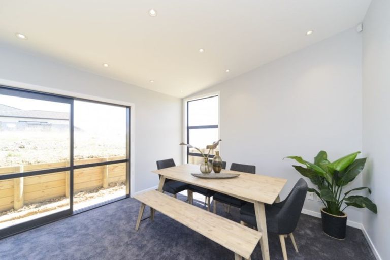 Photo of property in 3 Vaucluse Heights, Fitzherbert, Palmerston North, 4410