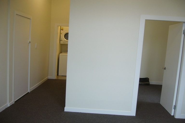 Photo of property in 4 Hawker Street, Mount Victoria, Wellington, 6011