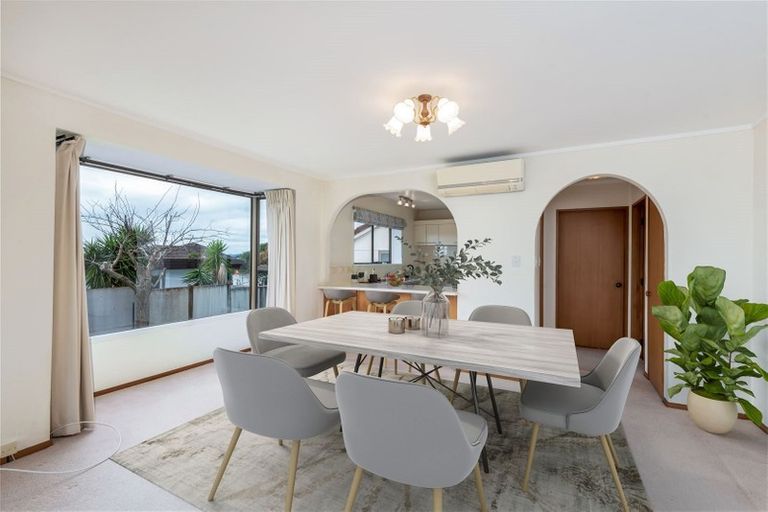 Photo of property in 1/47 Uxbridge Road, Mellons Bay, Auckland, 2014