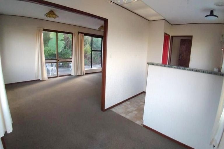 Photo of property in 2/9 Seaton Road, Murrays Bay, Auckland, 0630