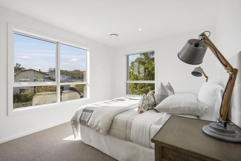 Photo of property in 1 Andrea Place, Sunnyhills, Auckland, 2010