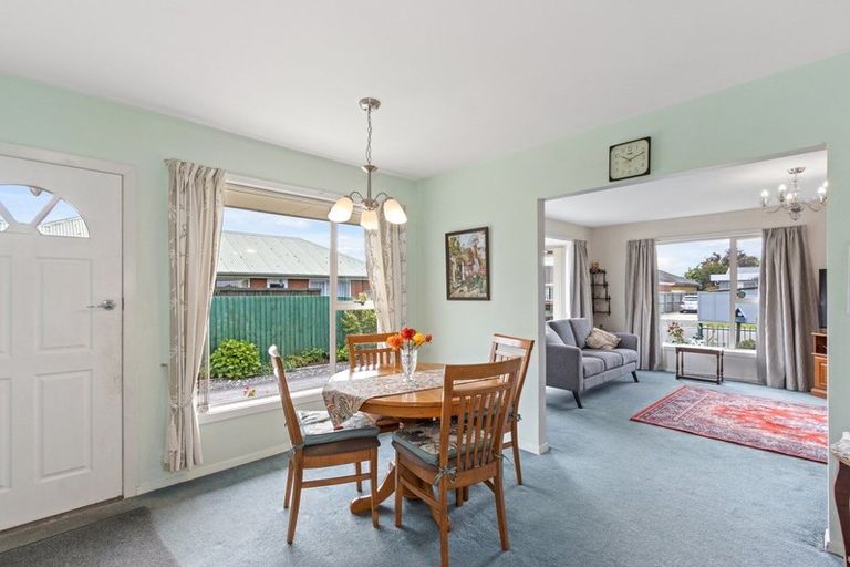 Photo of property in 35 Farnborough Street, Aranui, Christchurch, 8061