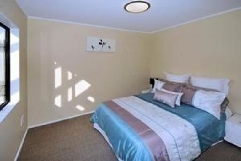 Photo of property in 9 Wilmington Place, Forrest Hill, Auckland, 0620