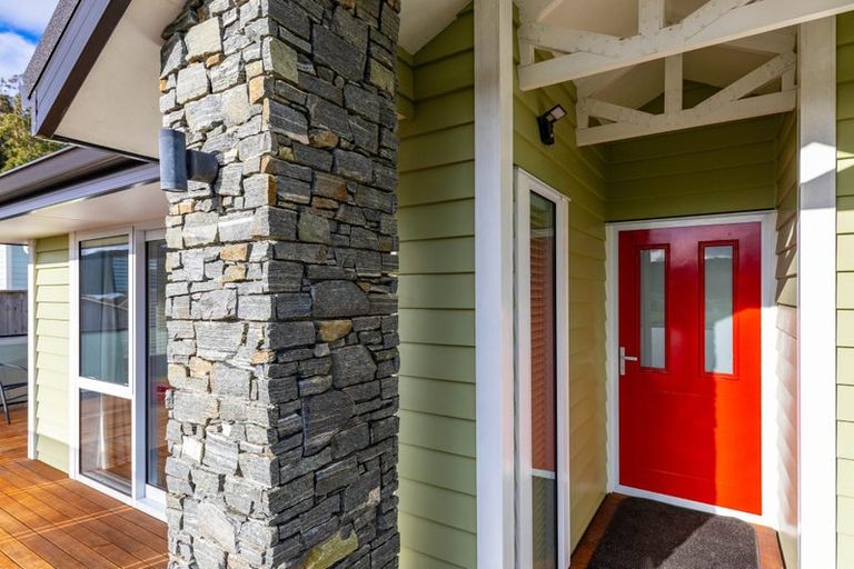 Photo of property in 4 Pukeko Place, Picton, 7220