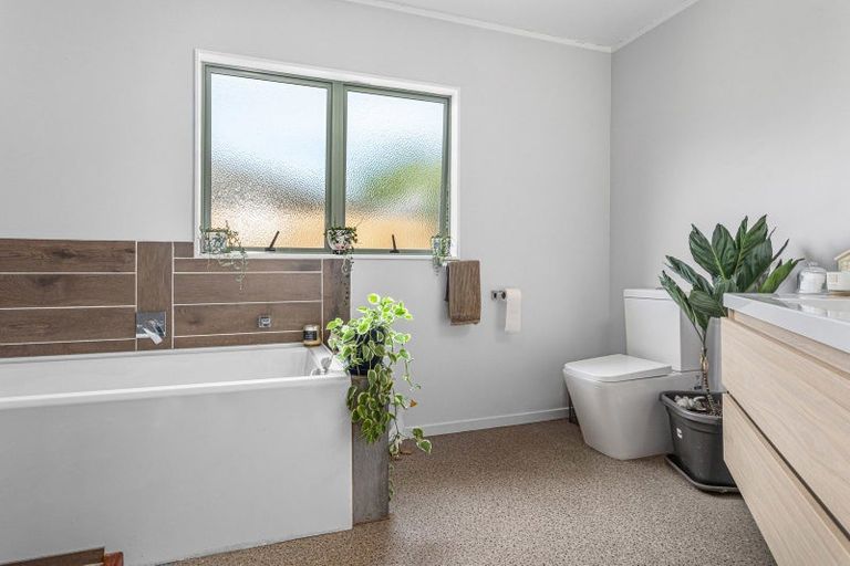 Photo of property in 9 Edgewater Grove, Whakatane, 3120
