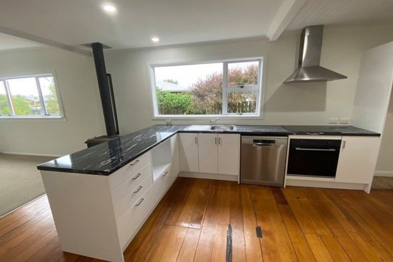 Photo of property in 98 Queens Road, Waikanae Beach, Waikanae, 5036