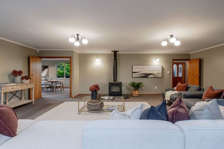 Photo of property in 19 Ruamahanga Crescent, Terrace End, Palmerston North, 4410