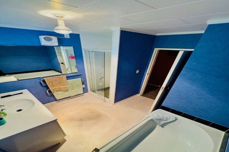 Photo of property in 17 Old Coach Road, Johnsonville, Wellington, 6037