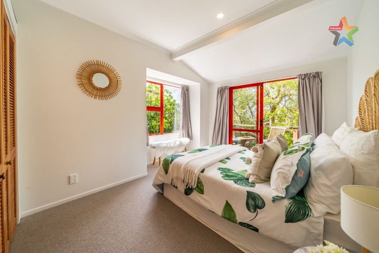 Photo of property in 6 Sarah Way, Crofton Downs, Wellington, 6035