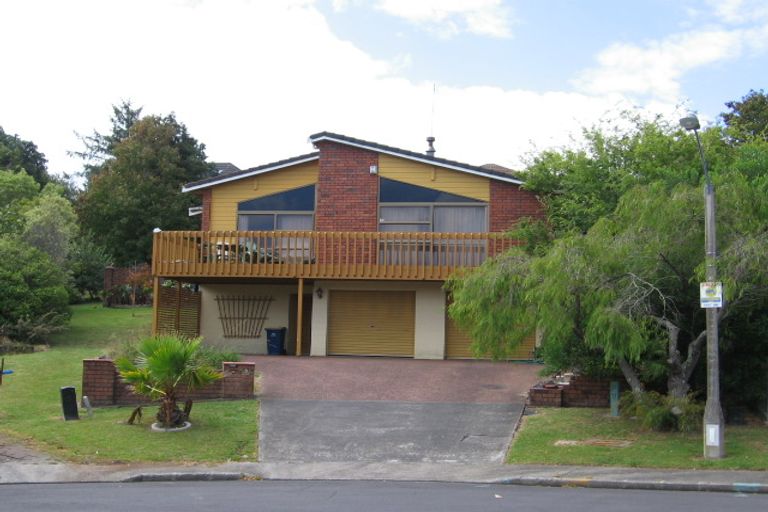 Photo of property in 9 Crown Hill Close, Forrest Hill, Auckland, 0620
