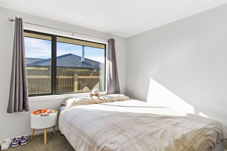 Photo of property in 16 Eric Batchelor Place, Waimate, 7924