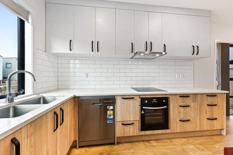 Photo of property in 9 Tapuwae Way, Mangere Bridge, Auckland, 2022