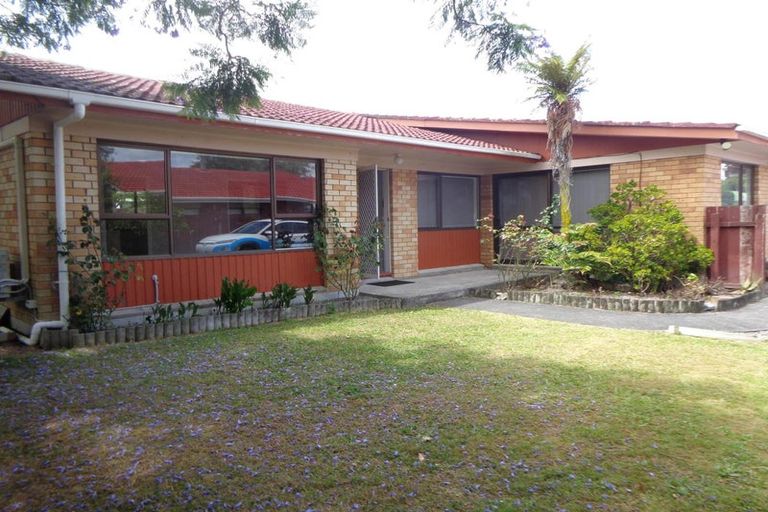Photo of property in 2/14 Ti Nana Crescent, Henderson, Auckland, 0610