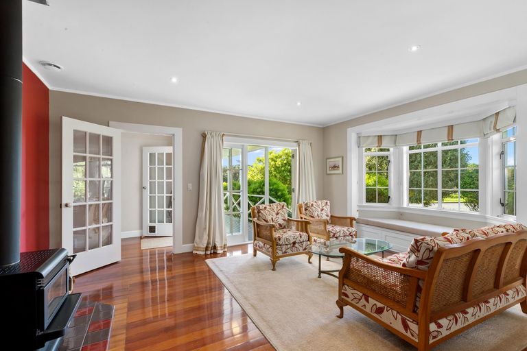 Photo of property in 1 Penguin Street, Leigh, 0985