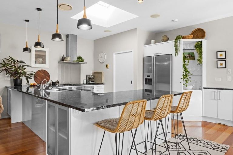 Photo of property in 18a Cambridge Terrace, Taradale, Napier, 4112