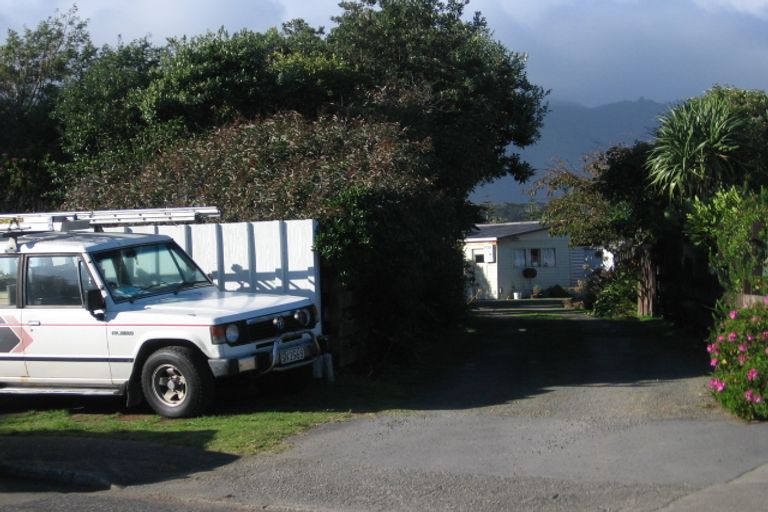 Photo of property in 10 Goldie Place, Waikanae Beach, Waikanae, 5036