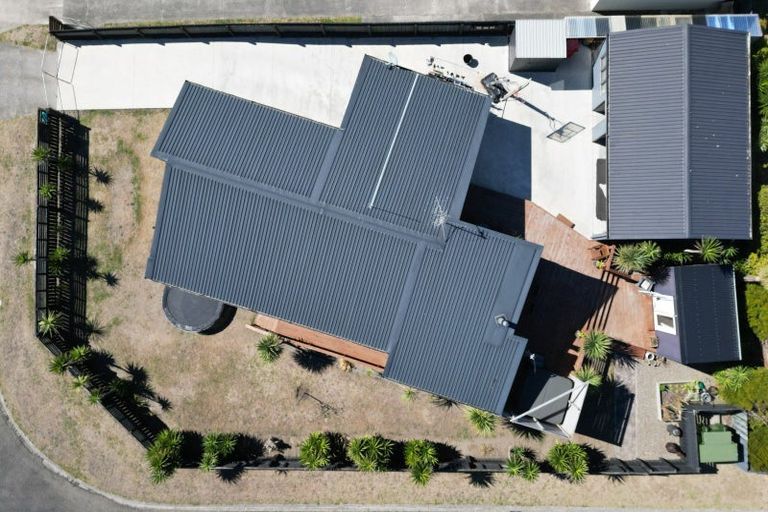 Photo of property in 22 Hennessy Street East, Foxton Beach, Foxton, 4815