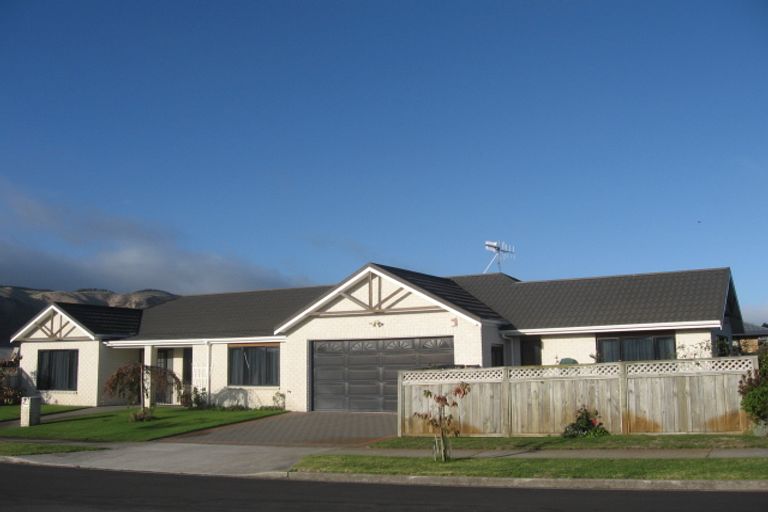 Photo of property in 14 Harry Shaw Way, Raumati South, Paraparaumu, 5032