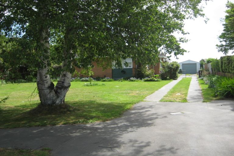 Photo of property in 14 Saunders Place, Redwood, Christchurch, 8051
