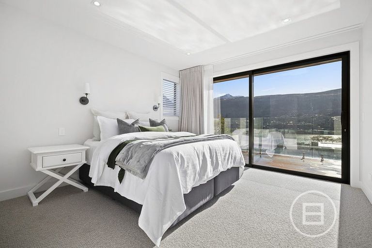 Photo of property in 5 Red Deer Rise, Kelvin Heights, Queenstown, 9300