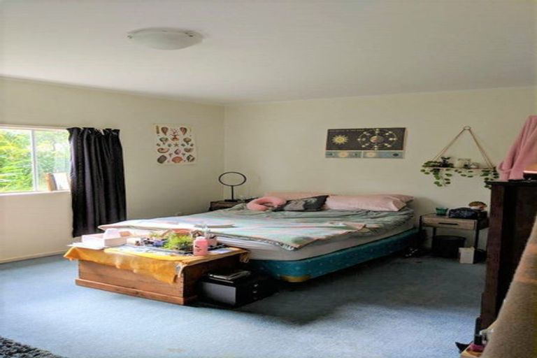 Photo of property in 1 Ravenwood Drive, Forrest Hill, Auckland, 0620