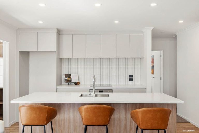 Photo of property in 100 Metoriti Crescent, Karaka, 2124