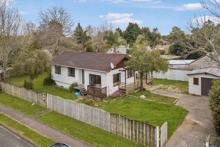 Photo of property in 2 Duckworth Road, Papakura, 2110