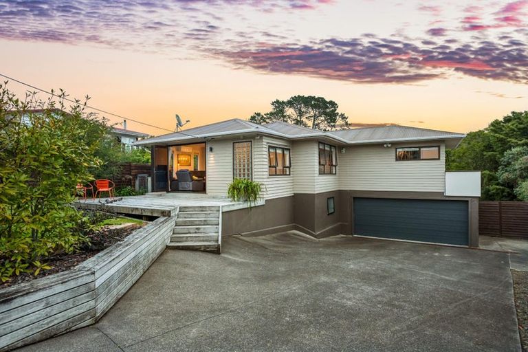 Photo of property in 20 Glen Marine Parade, Glendene, Auckland, 0602