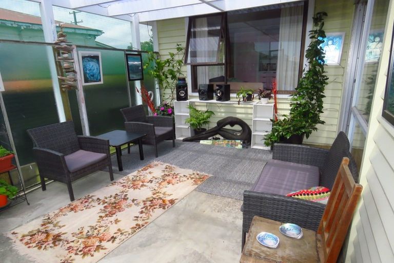 Photo of property in 86 Wakefield Street, Westport, 7825