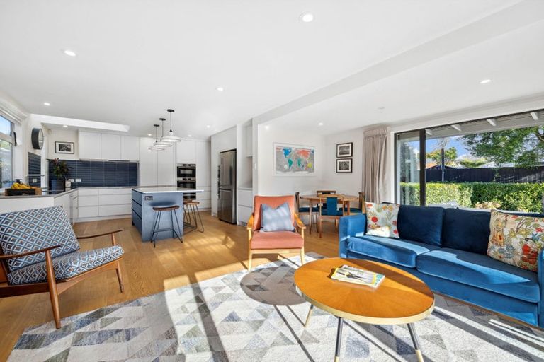 Photo of property in 19 Weston Road, St Albans, Christchurch, 8052