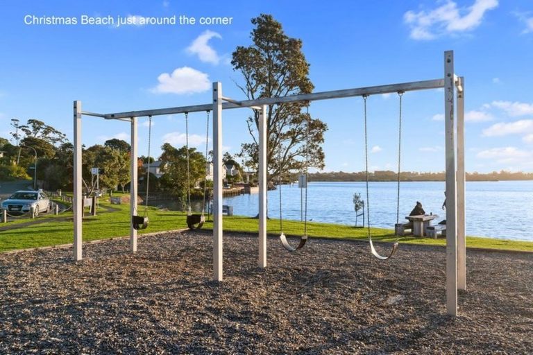 Photo of property in 98 Ferry Parade, Herald Island, Auckland, 0618