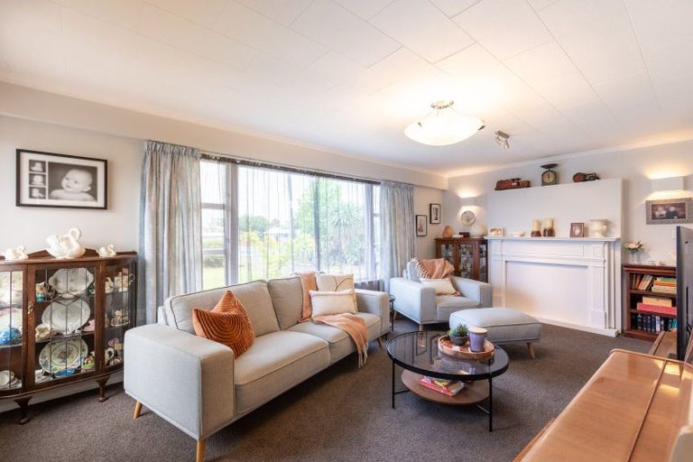 Photo of property in 77 Fergusson Street, Woodville, 4920