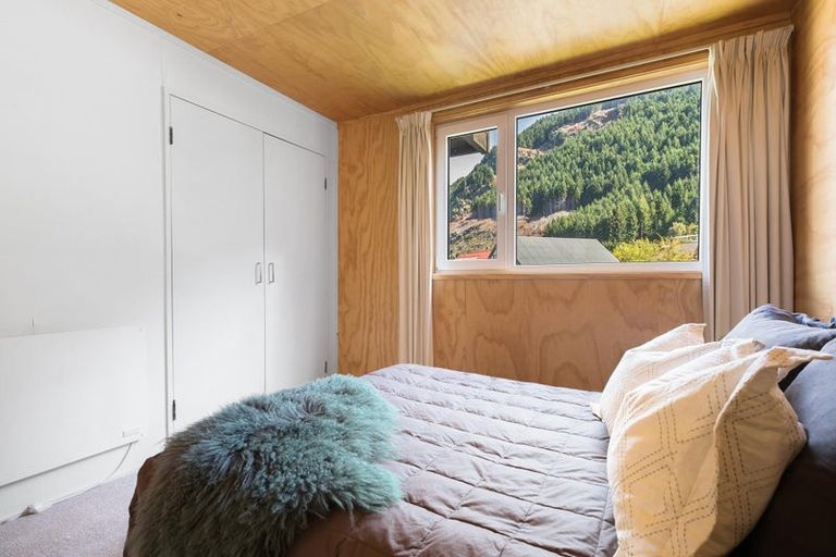 Photo of property in 255 Fernhill Road, Sunshine Bay, Queenstown, 9300