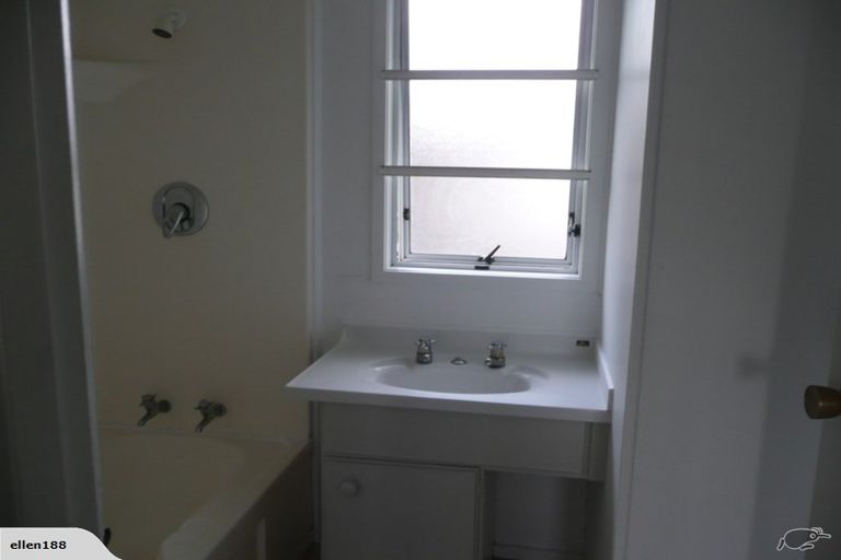 Photo of property in 9 Silverstone Place, Henderson, Auckland, 0612