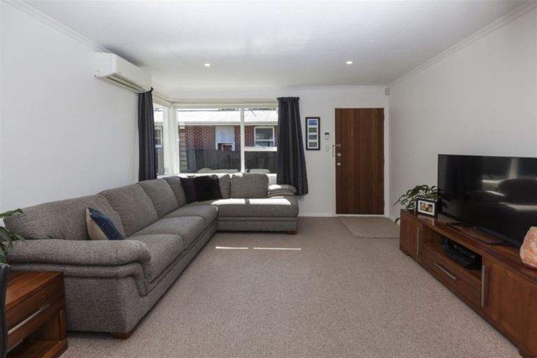 Photo of property in 96b Crofton Road, Harewood, Christchurch, 8051