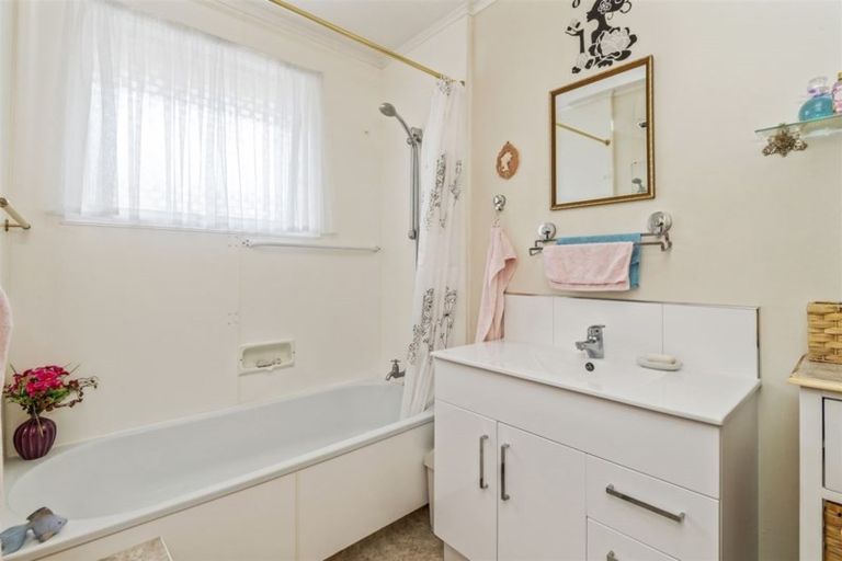 Photo of property in 6b De Bloge Place, Burwood, Christchurch, 8061