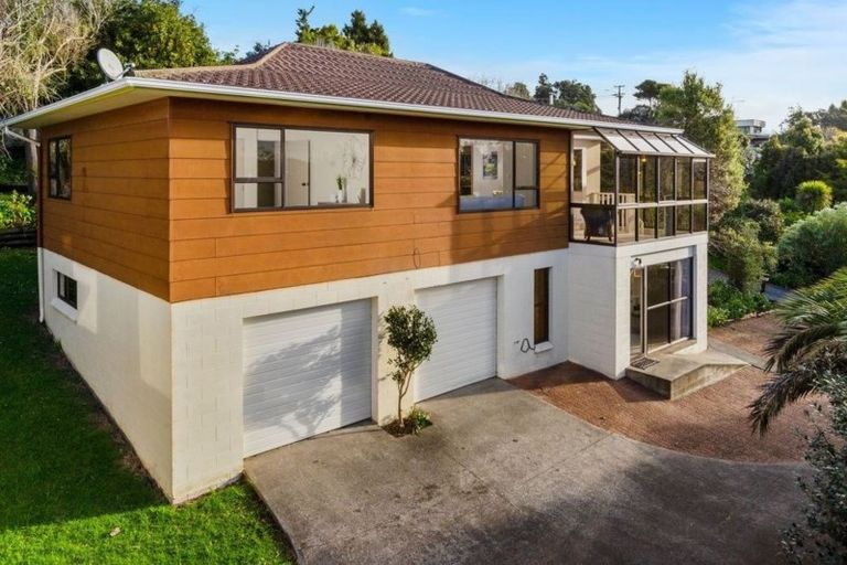 Photo of property in 1/2 Leith Way, Rothesay Bay, Auckland, 0630