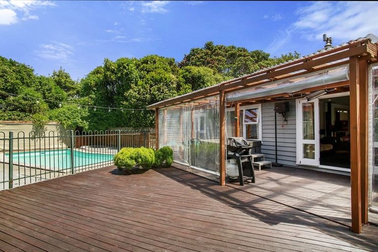 Photo of property in 33 Chester Road, Tawa, Wellington, 5028