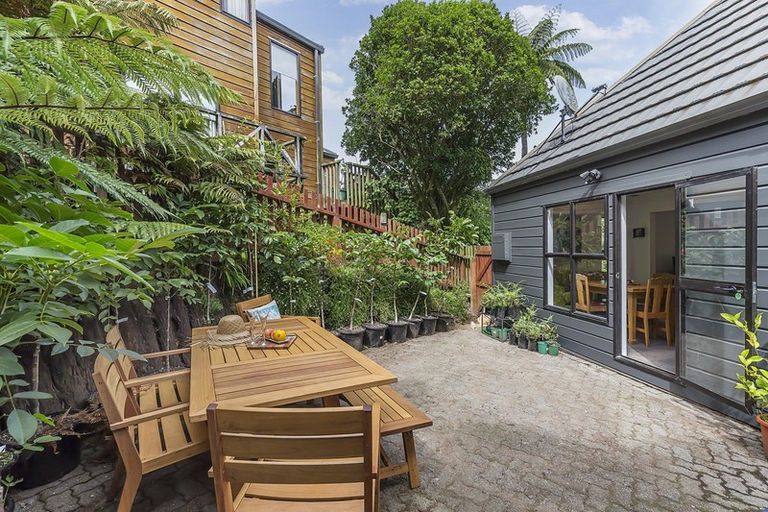 Photo of property in 10 Kimberley Way, Khandallah, Wellington, 6035