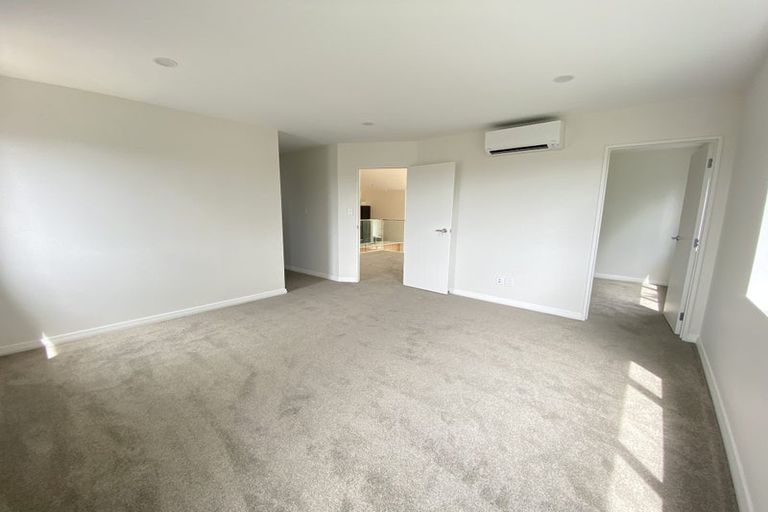 Photo of property in 24 Lorikeet Place, Unsworth Heights, Auckland, 0632