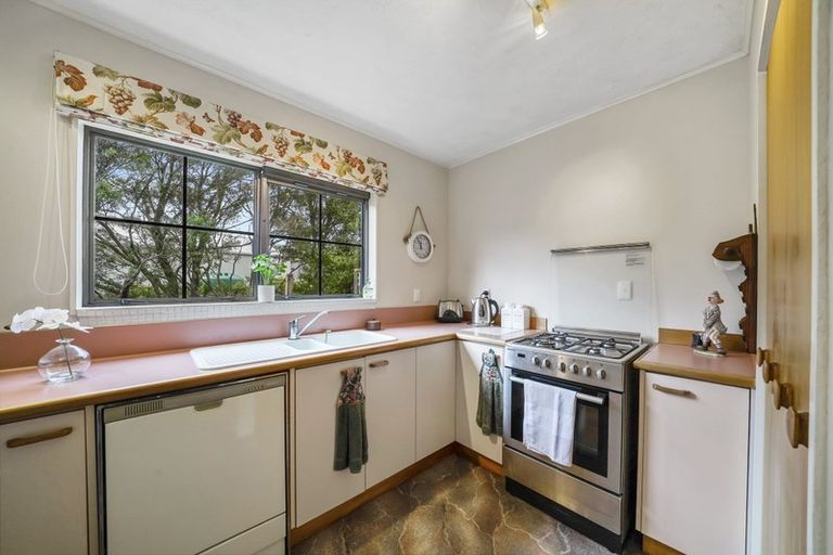 Photo of property in 98 Oxford Street, Tawa, Wellington, 5028