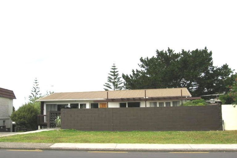 Photo of property in 16 Glamorgan Drive, Torbay, Auckland, 0630