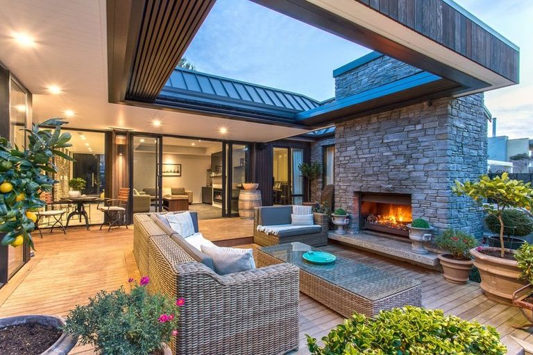 Photo of property in 51 Waiwetu Street, Fendalton, Christchurch, 8052